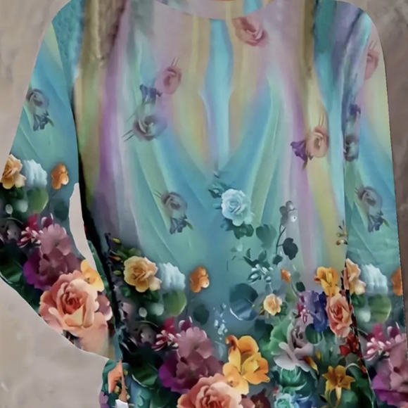 New Vibrant Floral Print Top - Picture 3 of 9